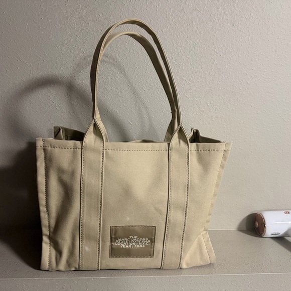 Marc Jacobs
The Large Canvas Tote Bag - Picture 4 of 6